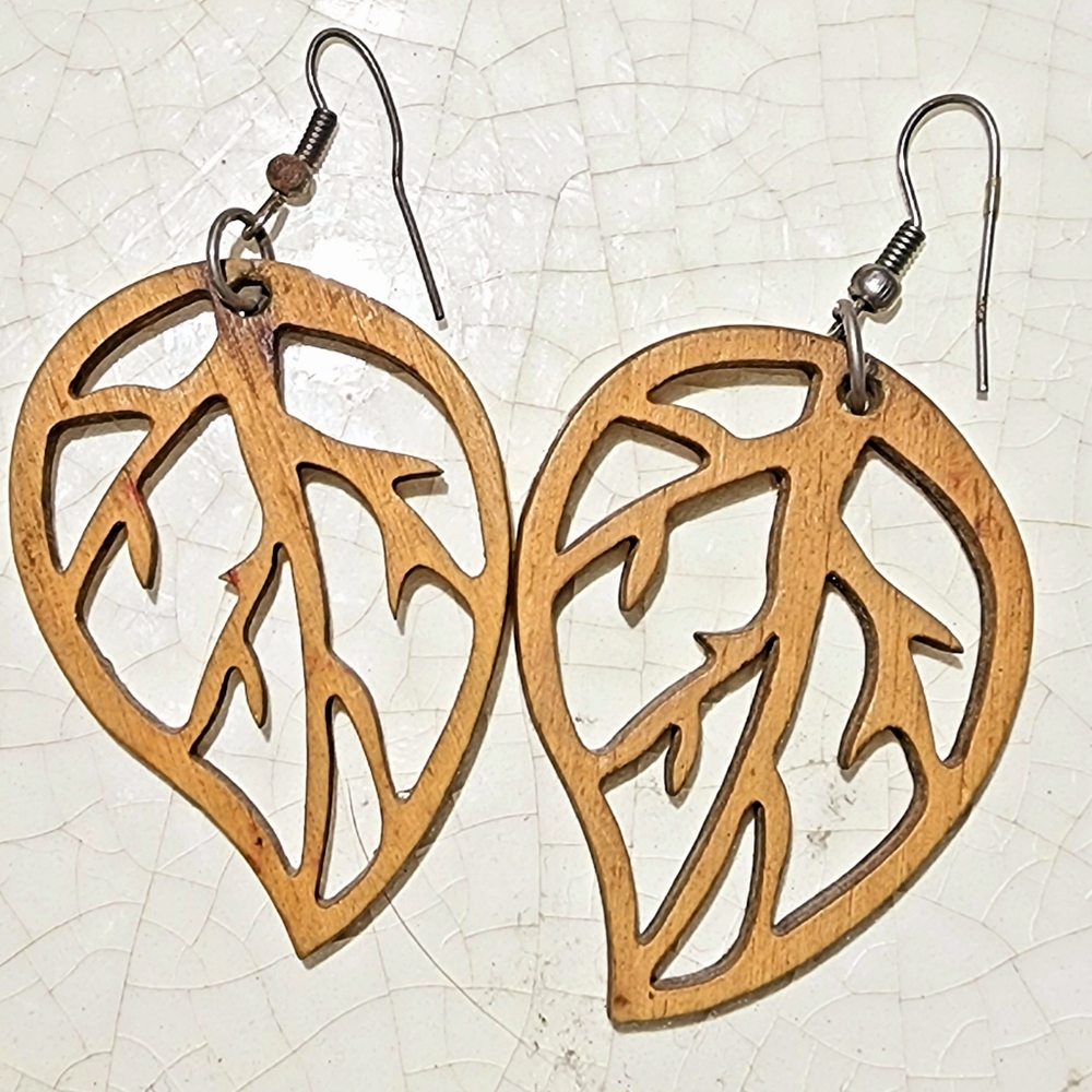 Wood leaf Dangle earrings